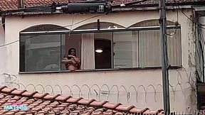 transei com minha amiga na varanda de casa e ficamos pelada pro pessoal da rua