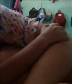 Sarap gumiling ni bestfriend. Nagkantotan habang wala ang kanya kanang Jowa.