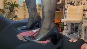 Ebony Milf - Stockings & Work Shoes