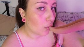 Sucking Huge Tongue (WMV)