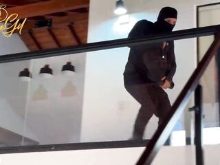 Thief gets a jackpot!!! mother I'd like to fuck offered ANAL sex for not be stoled - Salome Gil