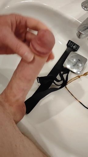 Horny after sports and quickly cummed the big cock