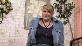 Milf with shaved pussy enjoys alone while being filmed - 2