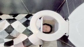 Farting in My Toilet Alive - By Babi Ventura - Full Clip