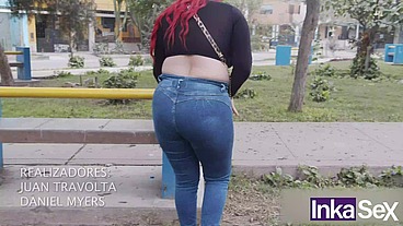 SUPER TETONA VENEZOLANA seduce a joven peruano para que se la folle y se venga en sus tetas