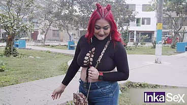 SUPER TETONA VENEZOLANA seduce a joven peruano para que se la folle y se venga en sus tetas