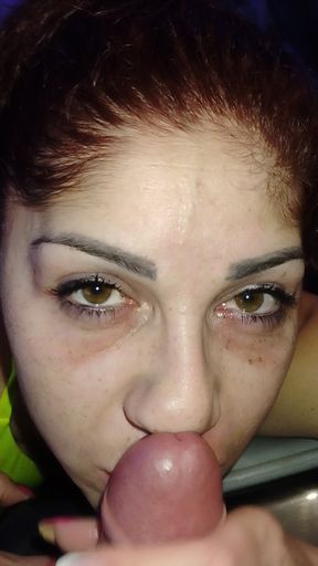 Palavarosa relaxes in the jacuzzi, I give her a cock in her mouth and a lot of cum.