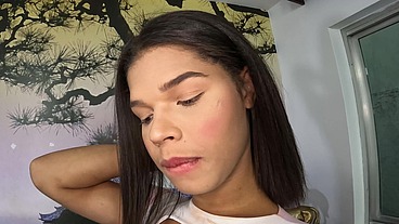 Angel Marques a trans novinha mete a neca no rabo do dotado e seguida senta na vara