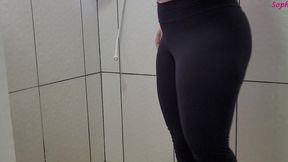 gostosa com legging molhada no banho, grande bunda perfeita!