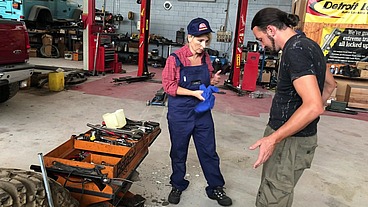 I went to the workshop to break the mechanic's ass