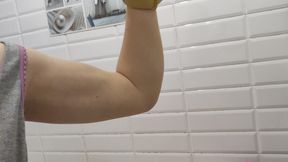 Big Woman's Muscles Flexing