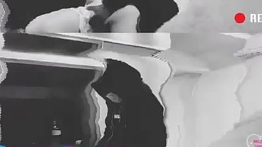 Ladrão rouba minha casa e ainda me fode sem camisinha / Thief steals my house and still fucks me without a condom