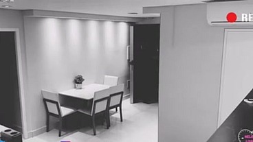 Ladrão rouba minha casa e ainda me fode sem camisinha / Thief steals my house and still fucks me without a condom