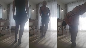 coucou toi tu viens ecarter ma culotte et me baiser le cul