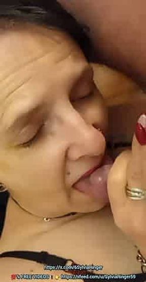 Sylvia Ringer : Cum Swallows