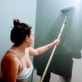 My stepsister&#039;s bitch paints the room almost naked, what a great ass she has and her breasts look delicious