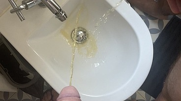 2 amateur boys flatmates (1 ginger, circumcised, with undies and flip flops, 1 naked uncut) pissing together in a bidet