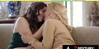 Lesbians fuck and lick each other's faces