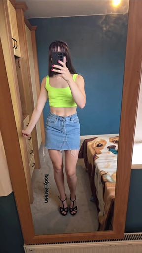 Hot long-haired babe shows off her abs in high heels