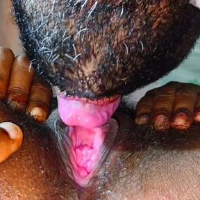 Bhabhi ke gand me finger dal ke devar hairy lal chut chata aur kala mota lund se bur ko chod diya aur bhabhi peele lagi