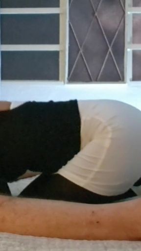 MILF with a Gorgeous Body Gives a Blowjob and Cums in Her Mouth