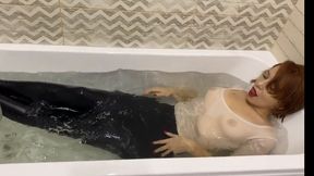 Wetlook in sexy tight outfit!