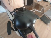 Asisstent gefickt spritz mir auf den prallen Lederarsch