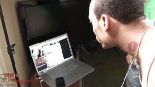 Межрасовое минет, кончил, пара, без седла, лизание, презерватив – молодой татуированный Коди Кайлер, большой черный член получает анальный трах