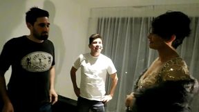 orgia en lo del vecino...me llama el vecino para conocer a los amigos y termino en orgia , recojida...por todos