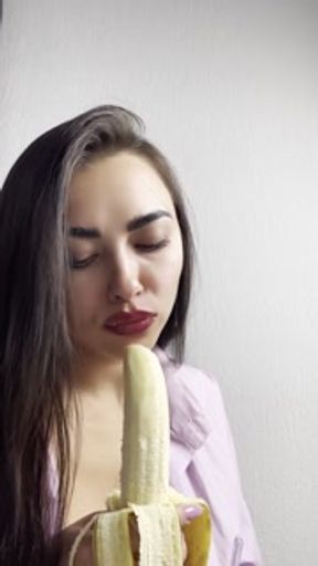 Deep blowjob to a banana, ending in her mouth...