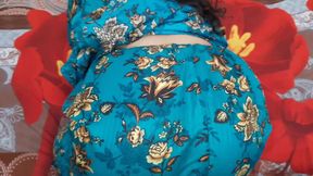 Desi Bhabhi invited him to her house on the pretext of eating pizza and caught his cock