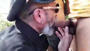 Dois malandrao na trilhas do Engenheiro Goulart e o policia mamando os caras gostoso