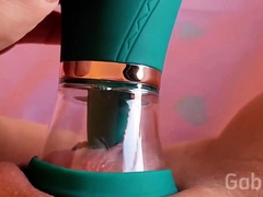 Experimentei um orgasmo intenso testando meu vibrador com