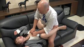 Product Complain - It Doesn't Work at All! - Beautiful Female Sales Came to Customer's Office for Apology -4