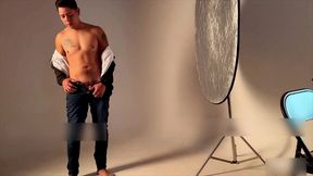 sesion de fotos con el fotografo y me la termina chupando
