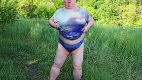 Neighbor shows off her big ass and pees in the park