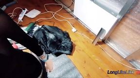 Wife Sucked off a Builder