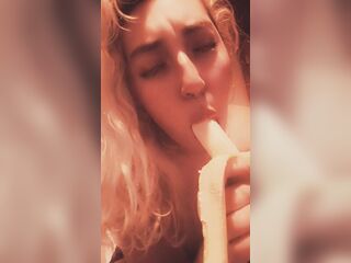 Kitten eats a banana ????
