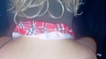 MI NOVIA SE PUSO UNA MINI FALDITA Y UNA LENCERIA MUY SENSUAL PARA QUE LA PENETRARA DELICIOSO
