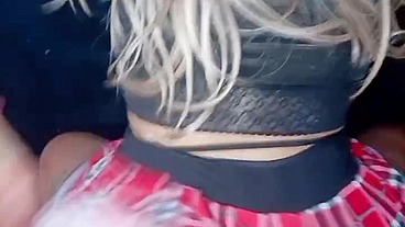 MI NOVIA SE PUSO UNA MINI FALDITA Y UNA LENCERIA MUY SENSUAL PARA QUE LA PENETRARA DELICIOSO