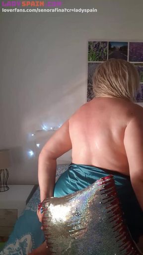 Fina Does Her Hair and Masturbates