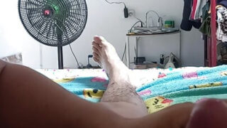 Amateurhafter Typ rammt Mädchen nach schlampigem Blowjob ihren engen Hintern.