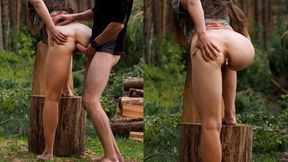 De perfecte kont van een amateurvrouw wordt in het bos geanaliseerd.