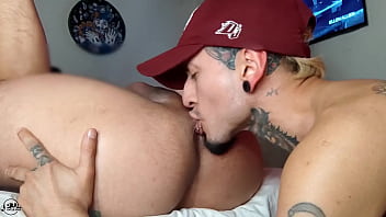 Ese culote rebotando y pujando,apenas pa&#039_ darle buena lengua y verga