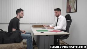 FamilyPornSite.com - Chris Damned dick sucked by Ryland Kingsman