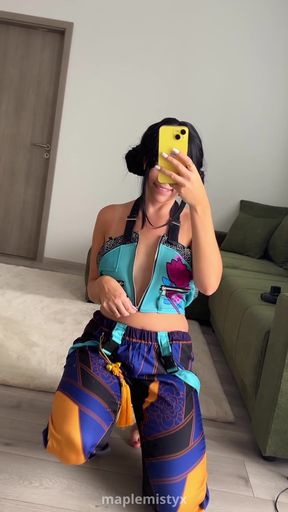 K-pop star Zoe strips naked and vibrates