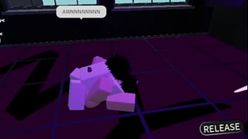 FEMBOY FOI FODIDO NA BALADA DO ROBLOX