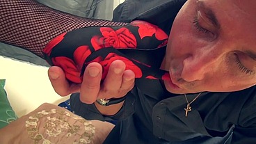 Violetta Scott uses her feet to play with Pierre DJ's cock