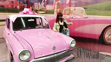 flash in public car show