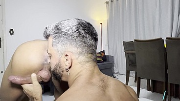 O papa littlex43 musculoso Macho mas seu filho ,Gabriel , não aceitava nada disso. O jovem estava cansado e só queria ficar n...